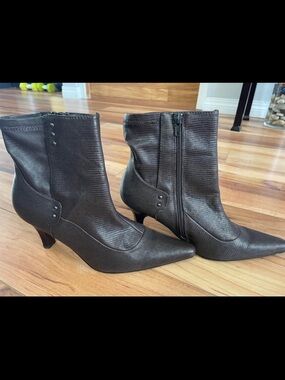 FA Women's Pointed Ankle Boots in Dark Brown